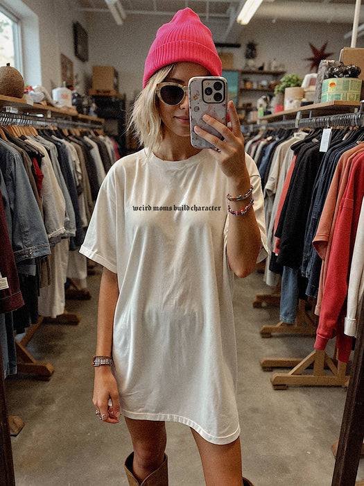 WEIRD MOMS TEE
