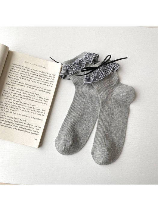 Gingham Ruffle Crew Socks: Grey