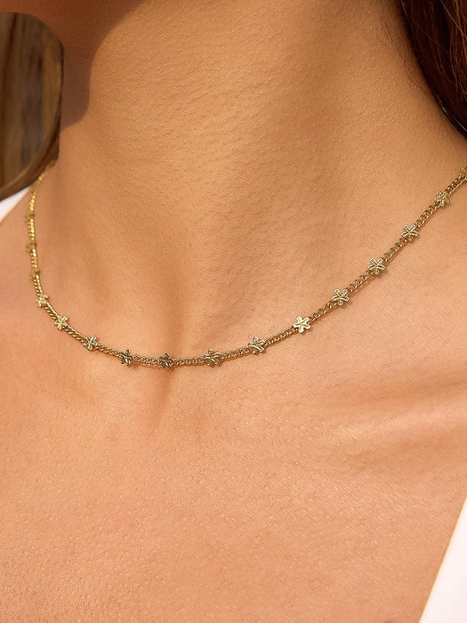 Dainty Flower Necklace - 18k Gold