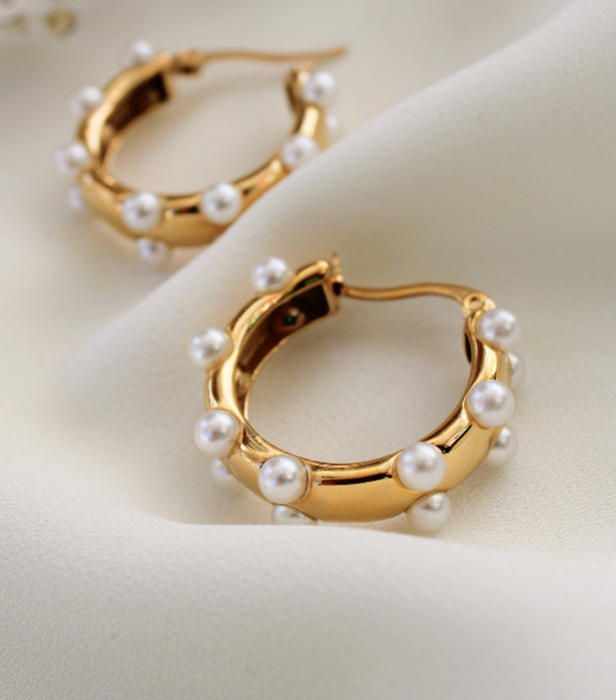 Yang Pearl Hoops